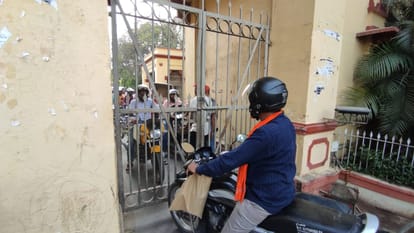 Once again Uproar in BHU Students started protest by accusing bouncers for  assault