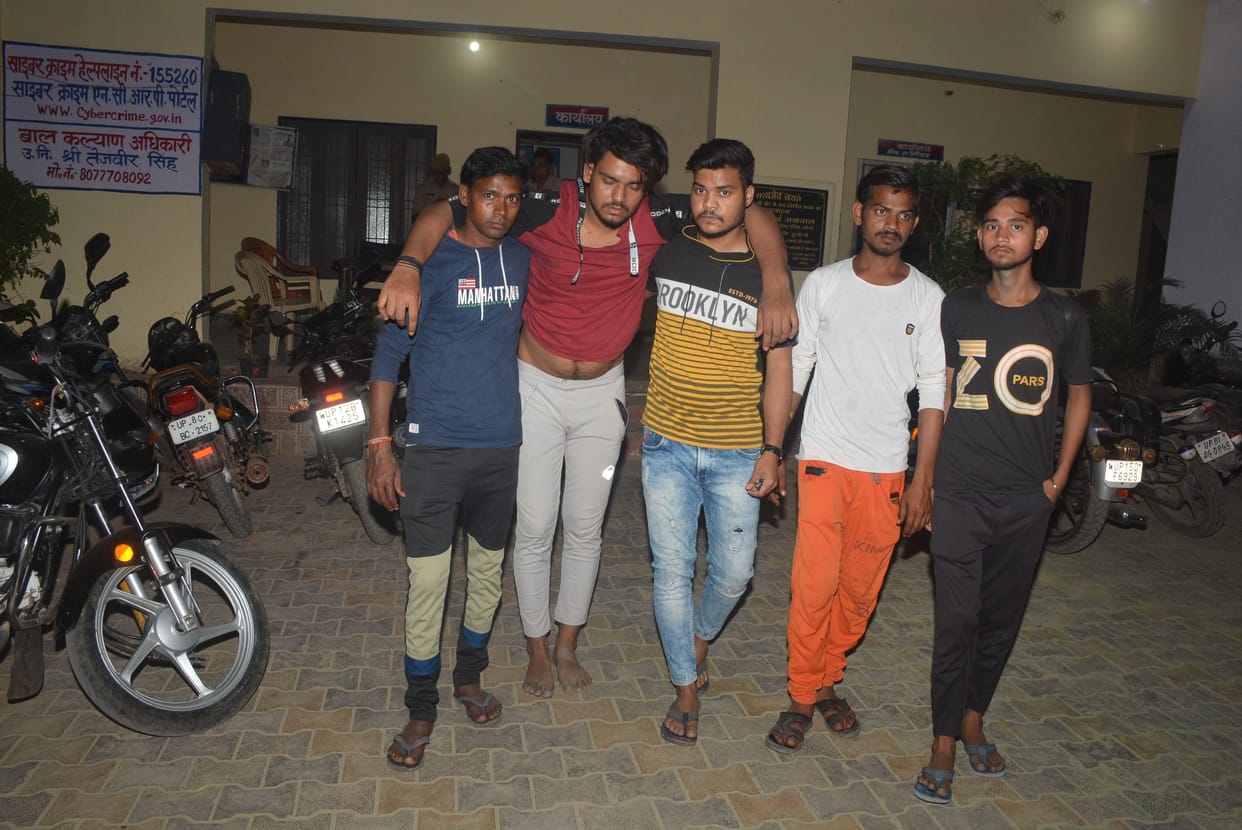 Aligarh: Fighting, firing between two parties in the dispute over Rangbharni