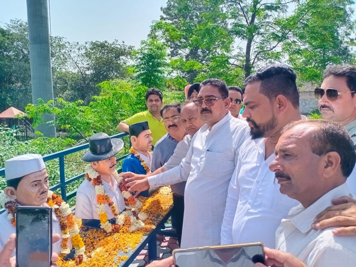 Martyrs taught that life is nothing in front of the country, Kurukshetra