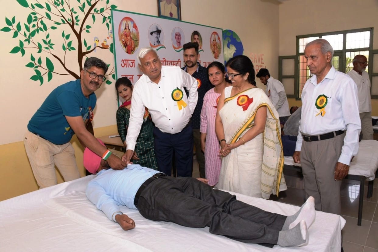 55 people including girl students donated blood, Kurukshetra