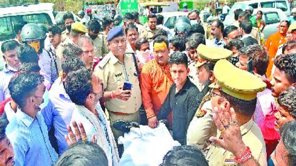 student of 12th class murder and suicide mystery Dead Body Found At Ias Pcs Coaching Center In Agra