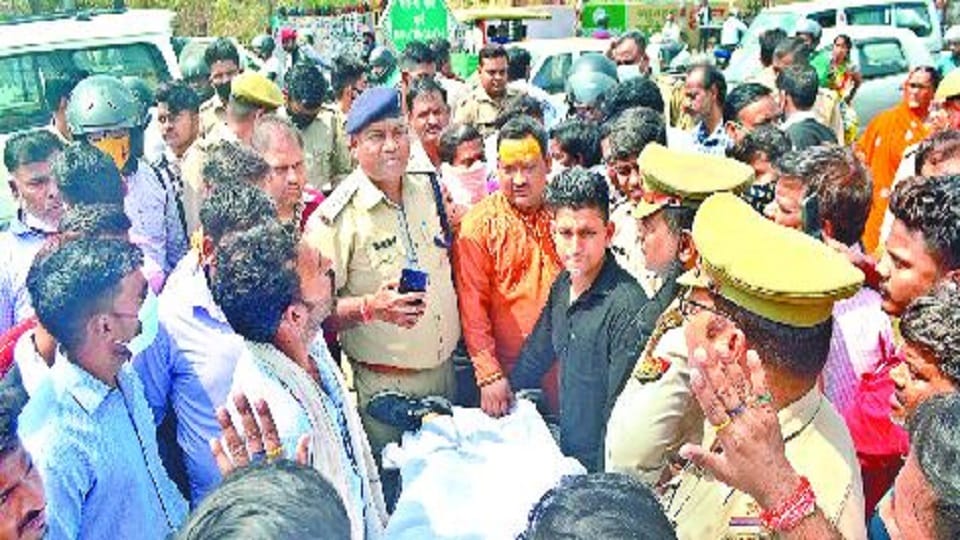 student of 12th class murder and suicide mystery Dead Body Found At Ias Pcs Coaching Center In Agra