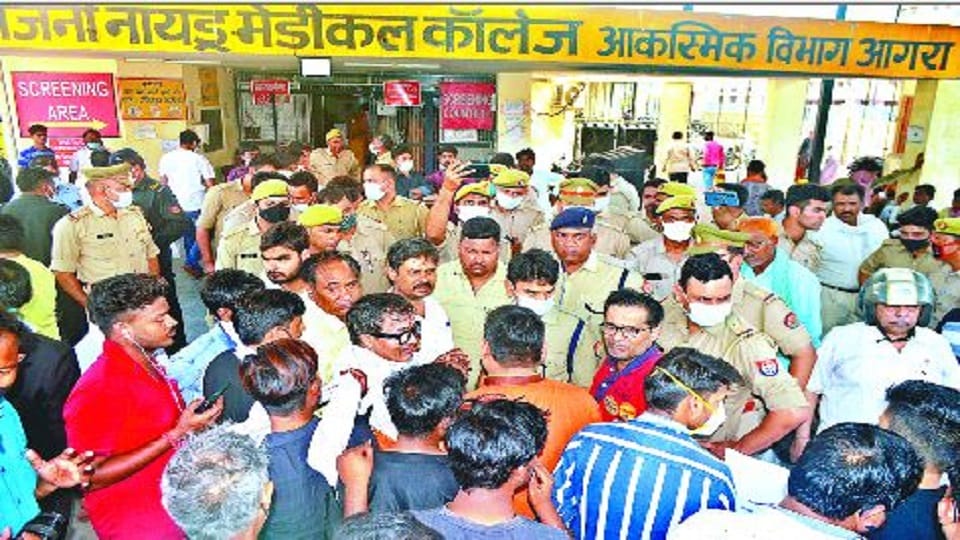 student death case not solved even in five months dead body was found in hostel Agra Crime news