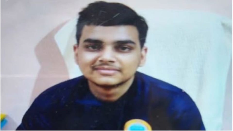 student death case not solved even in five months dead body was found in hostel Agra Crime news