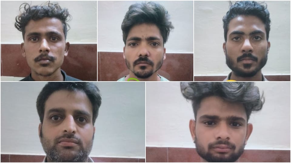 Police arrested five thieves in Agra