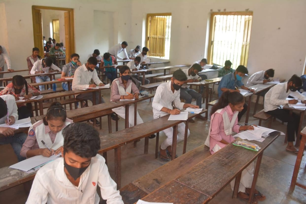 UP Board Exam 2022 at 131 centers in Varanasi admission given to candidates after intensive checking
