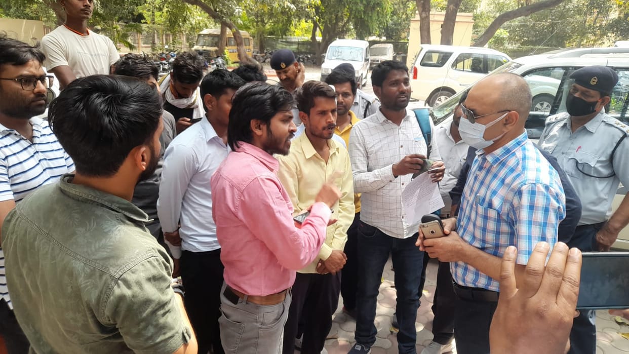 Once again Uproar in BHU Students started protest by accusing bouncers for  assault