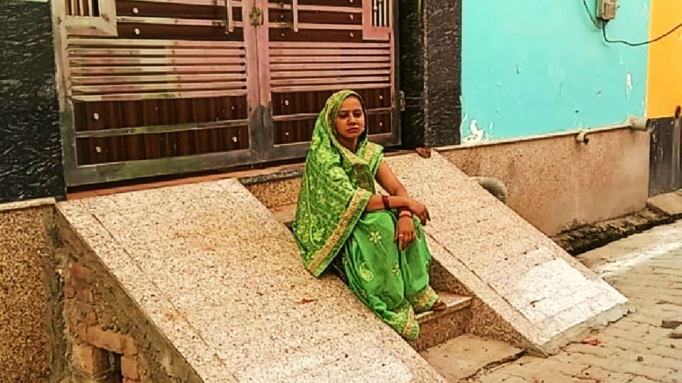 In-laws did not allow daughter-in-law to enter the house in firozabad