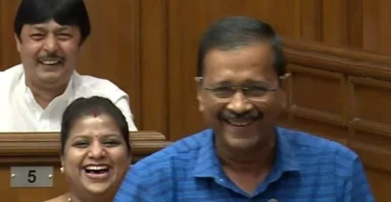 You Tube Par Dal Do memes goes viral after arvind kejriwal said Upload Kashmir Files On Youtube Than Making It Tax-Free