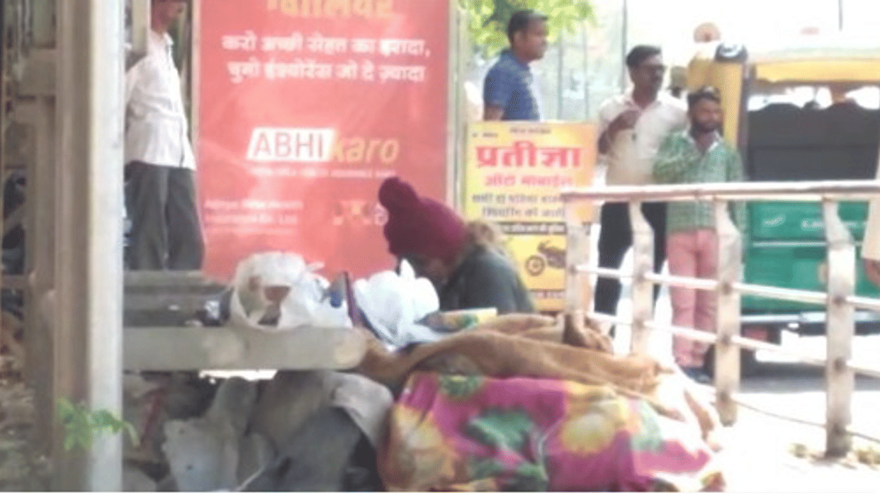 Gwalior: Innocent got punishment for Vyapam scam, living life at bus stop for two years in the hope of justice