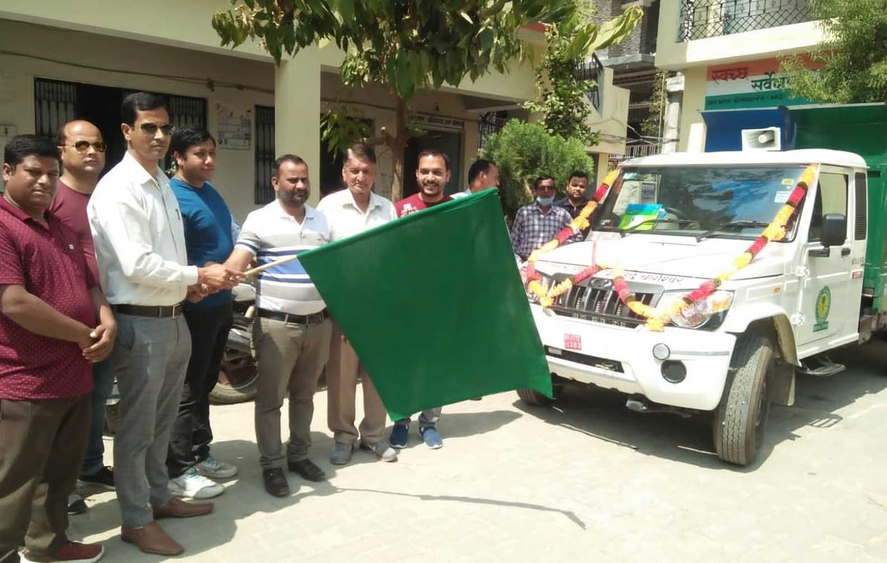 Garbaje Van Kicks Off