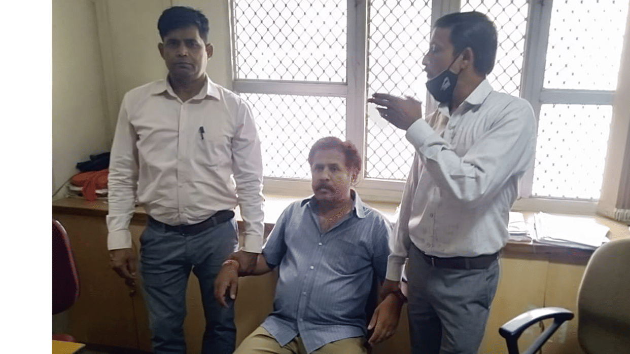 Action of Bhopal Lokayukta: Accountant arrested for demanding bribe to pay the bill for treatment of hepatitis