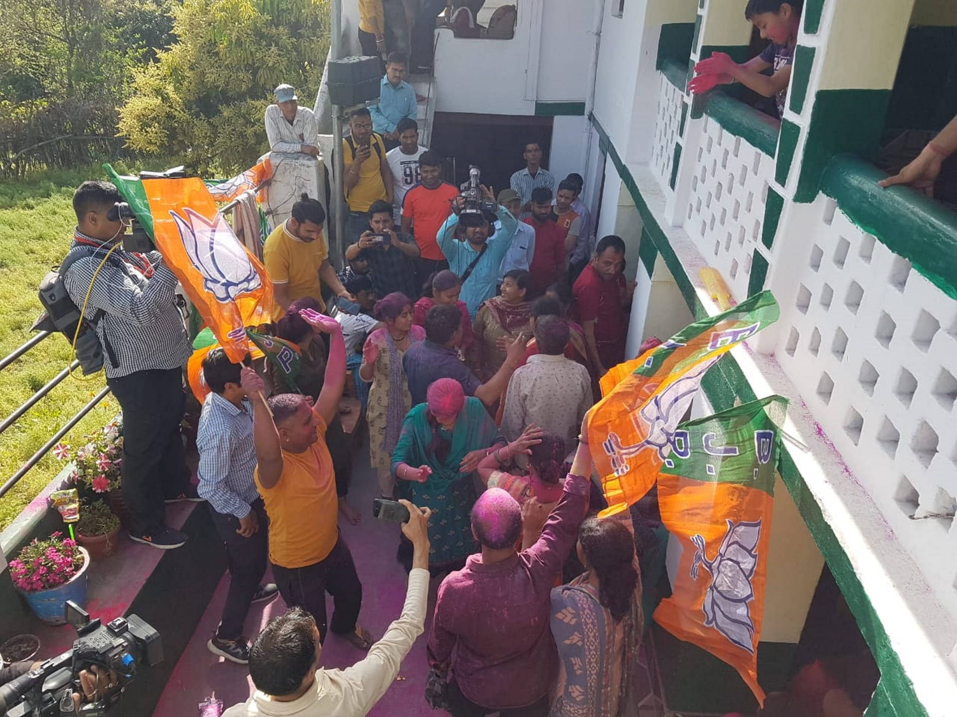 CM yogi adityanath Oath Ceremony, Celebration in Panchur village of Yogi in Uttarakhand, mother and sister get emotional