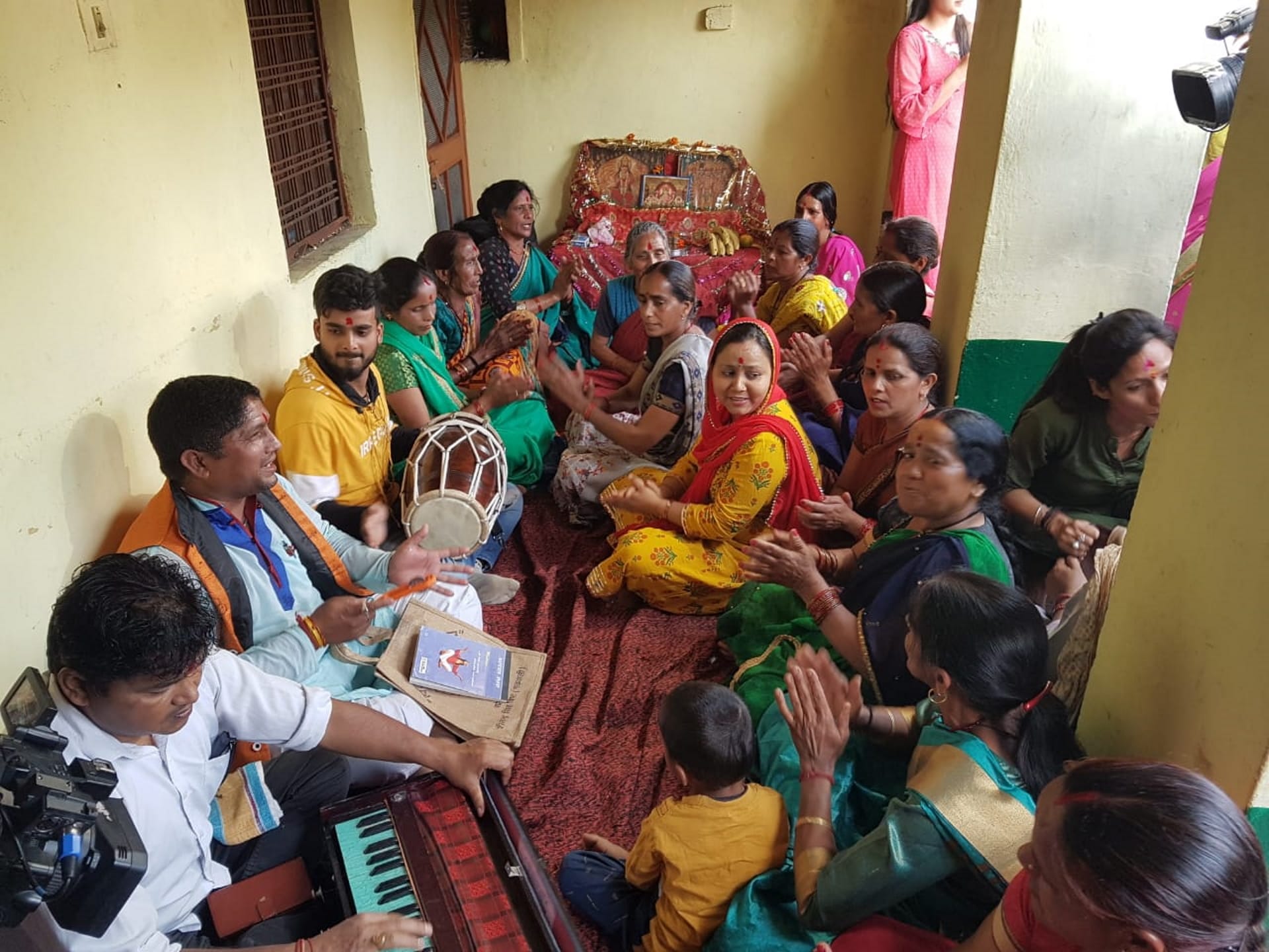 CM yogi adityanath Oath Ceremony, Celebration in Panchur village of Yogi in Uttarakhand, mother and sister get emotional
