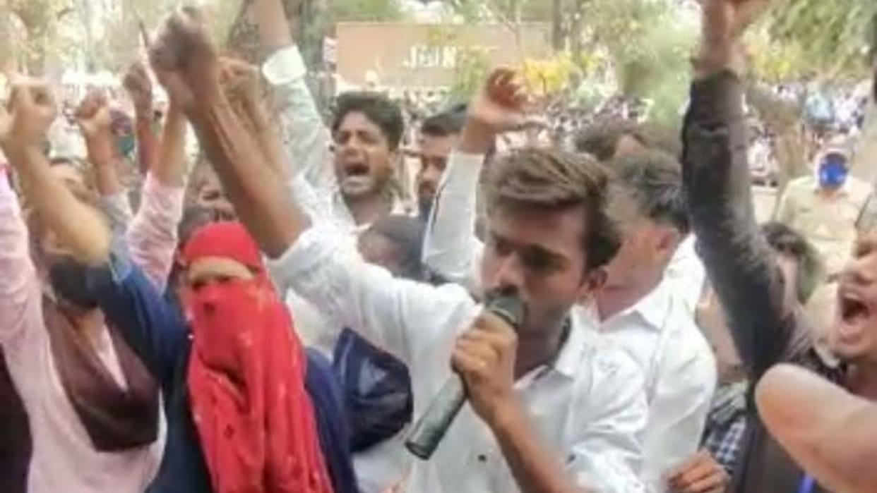 Chhatarpur: Students of Chhatrasal University protested demanding to conduct the examination through open book method