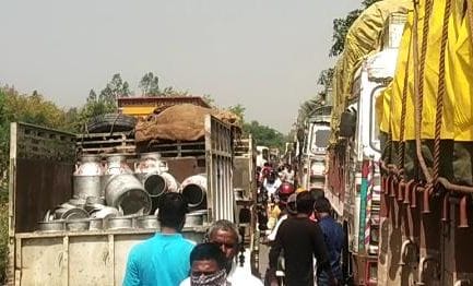 Three hours jam on Katra-Bilhaur road