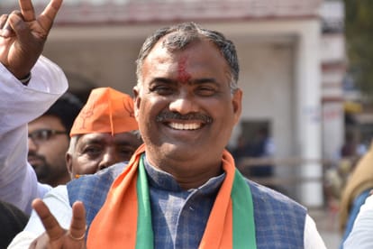Ministers of Purvanchal got portfolio :  AK Sharma of Mau got urban development, transport to Dayashankar Singh, labor and employment to Anil