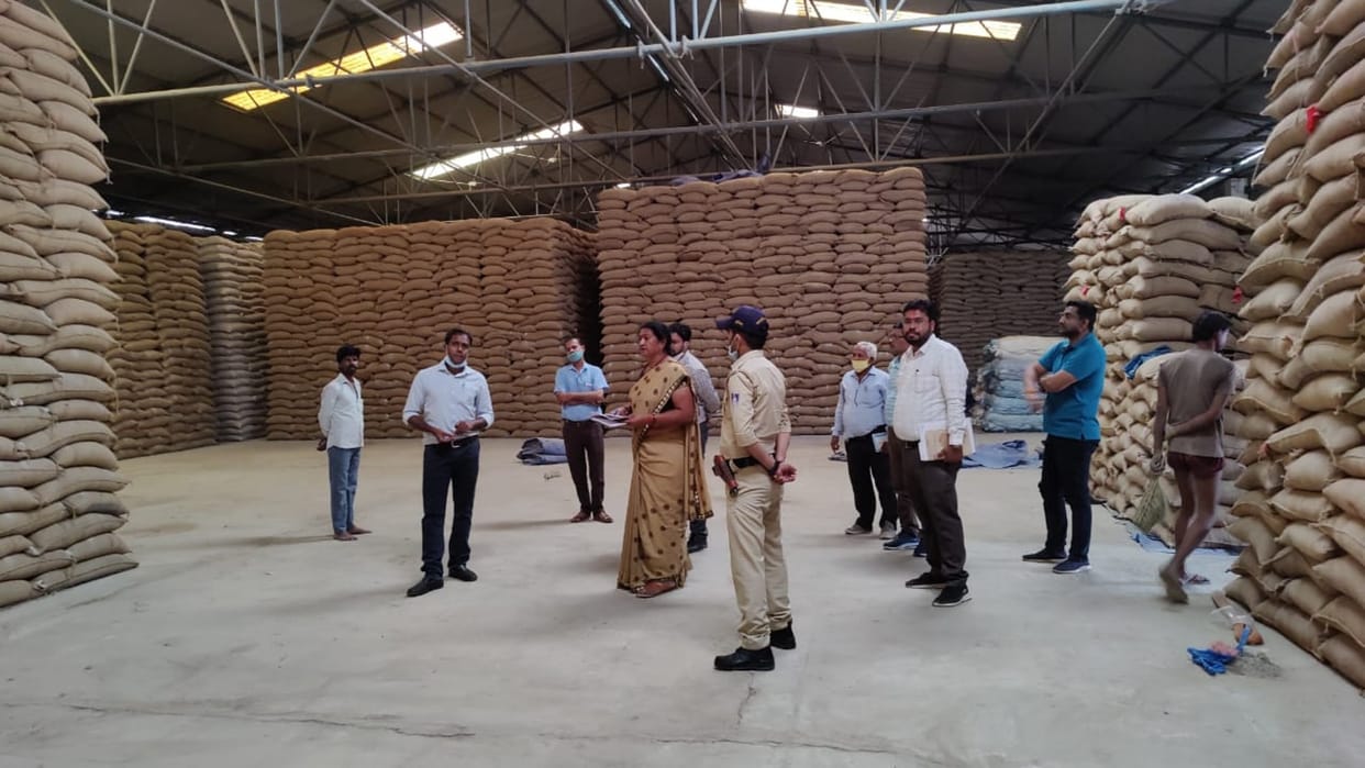Chhatarpur: Collector arrived to take stock of wheat procurement system, tested food grains kept in warehouses
