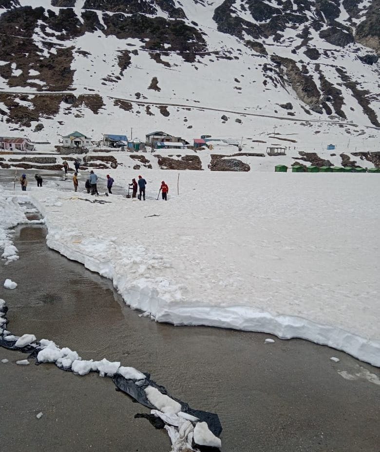 DDMM started snow removal work in Kedarpuri