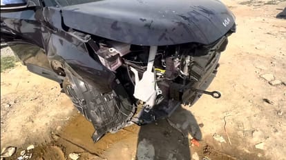 Kia Carens: The new Kia Carens crashed, standard safety featurs save the life of driver and passengers
