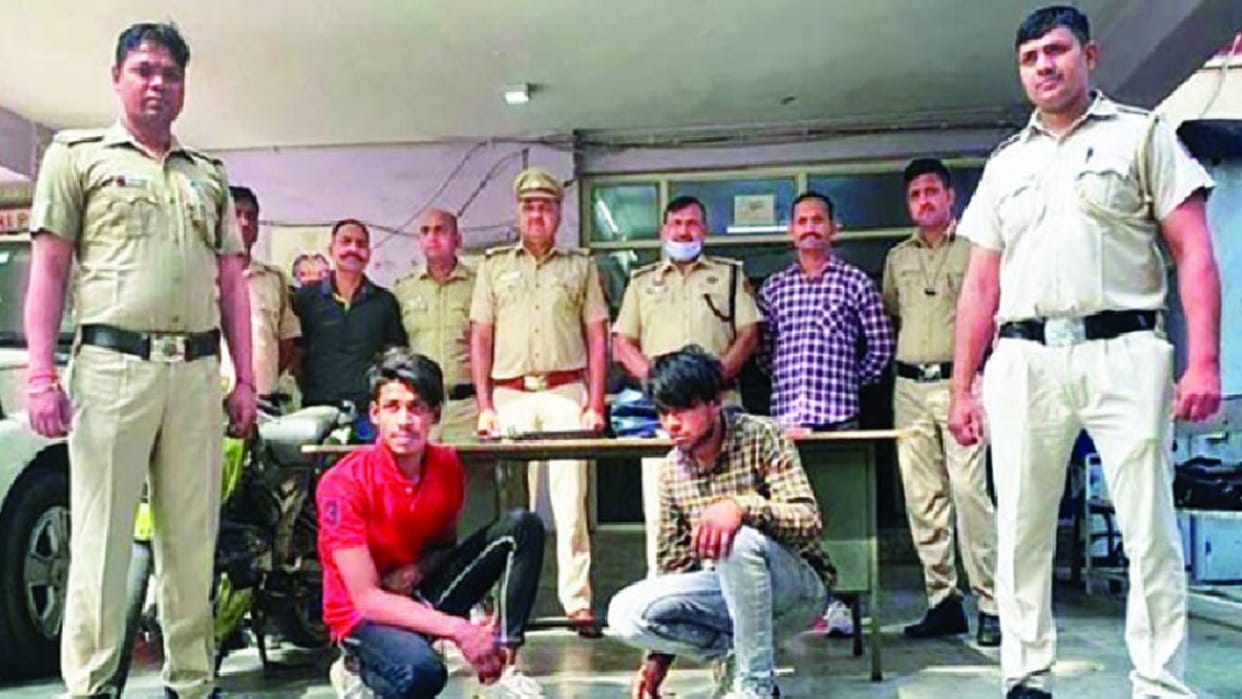 Delhi: Knife injured when he called a thief on WhatsApp two accused arrested