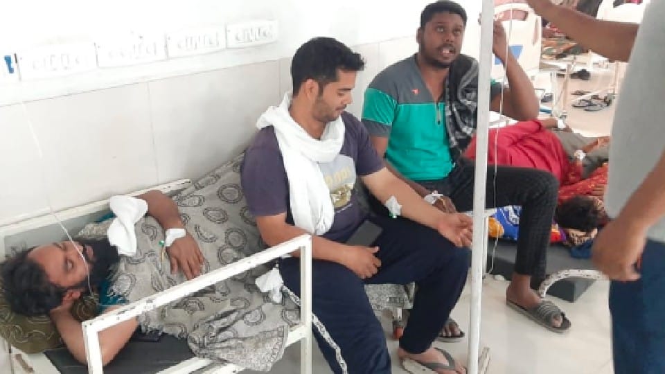 300 people sick in Khandwa: After the feast in the engagement ceremony, most of the people have vomiting and diarrhea due to food poisoning