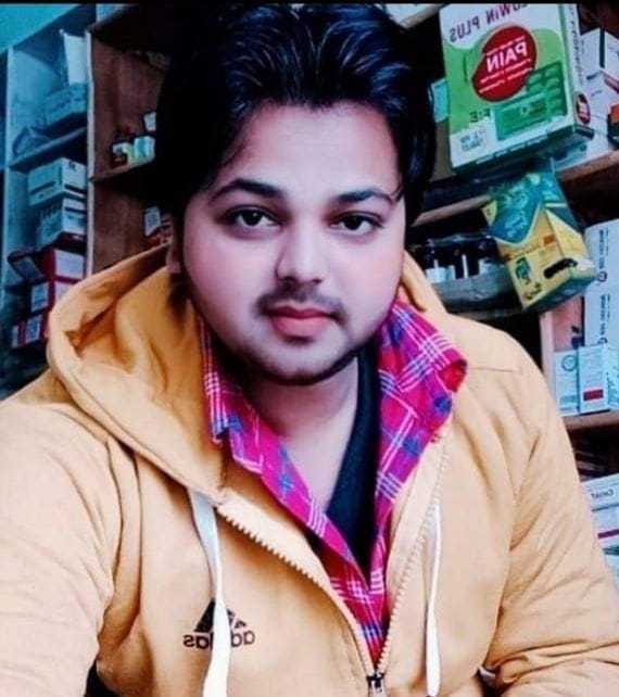 Medical store operator died due to car collision