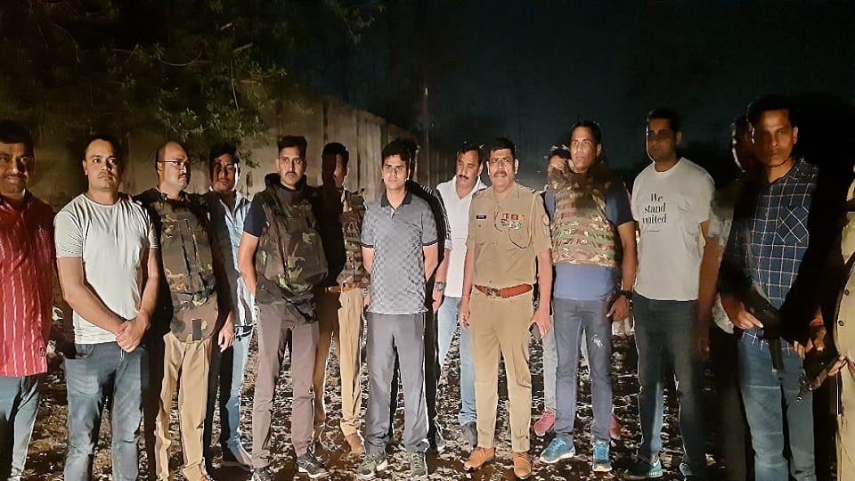 Police encounter with miscreants two arrested and one injured in Agra