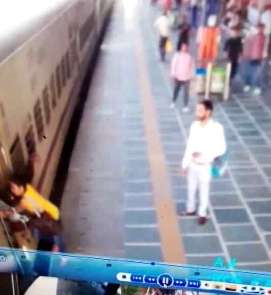 SI saved the woman's life by playing on her life