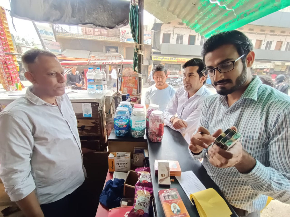 Smokers in public places fined