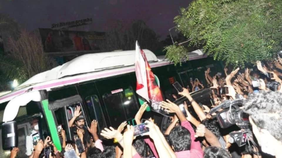 Ram Charan reached the cinema hall to watch his film RRR fans went crazy seeing actor