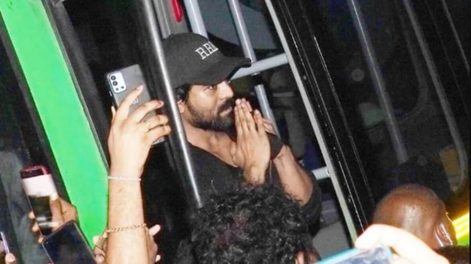 Ram Charan reached the cinema hall to watch his film RRR fans went crazy seeing actor
