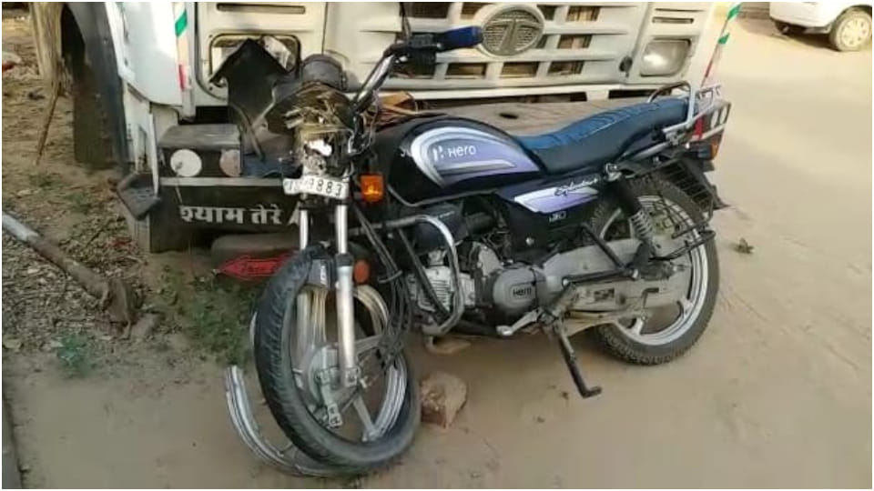 Rajasthan news young man killed and wife injured in road accident