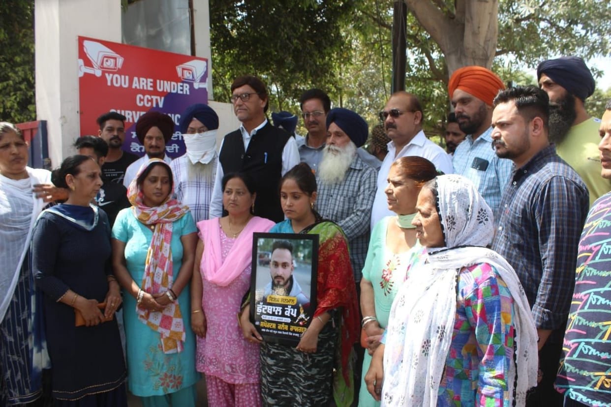The family members of the deceased surrounded the police station, then case registerd against ASI