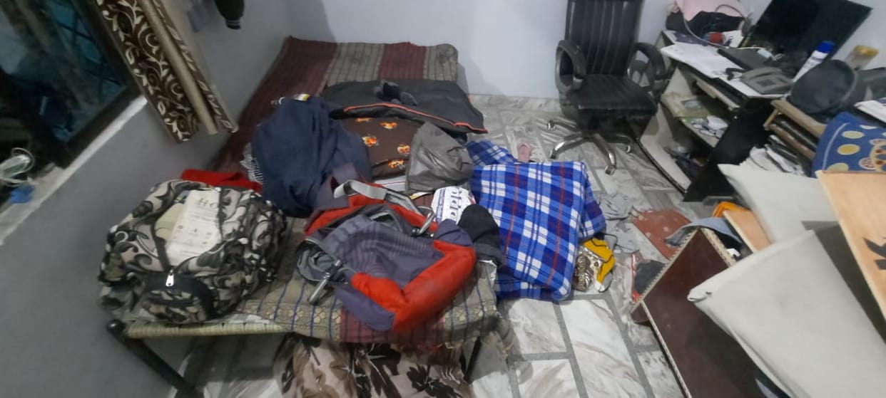 Thieves blew cash worth lakhs from closed house