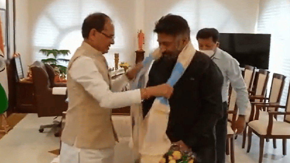 The Kashmir Files Producer Vivek Agnihotri says Bhopali means Homosexual, Digvijaya Attacks him