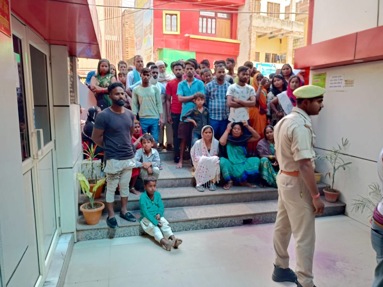 Villagers protest infront of  Manduwadih police station in varanasi on fear of kidnapping of middle aged man who missing from last night