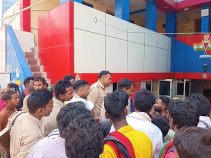 Villagers protest infront of  Manduwadih police station in varanasi on fear of kidnapping of middle aged man who missing from last night
