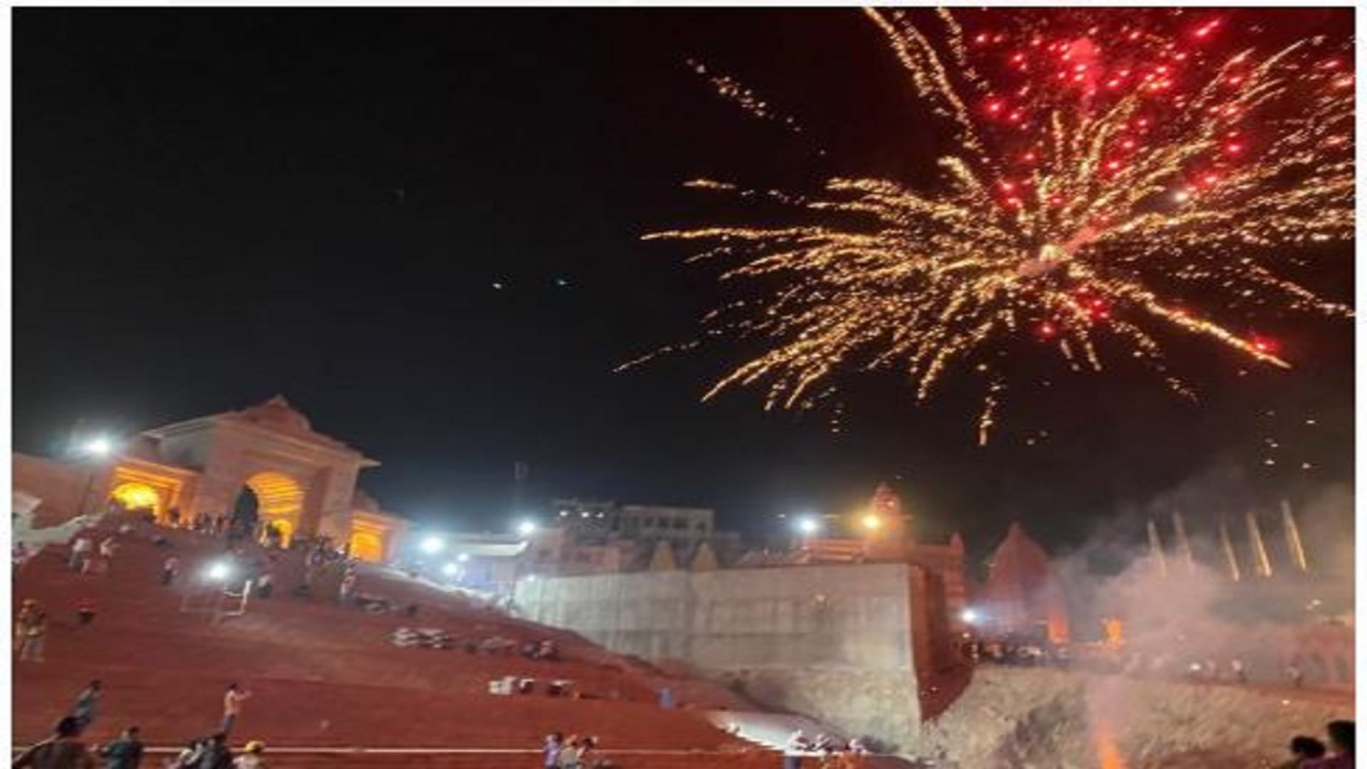 Celebrating the swearing-in of Yogi government in Kashi, Fireworks in Baba Dham made Diwali feel