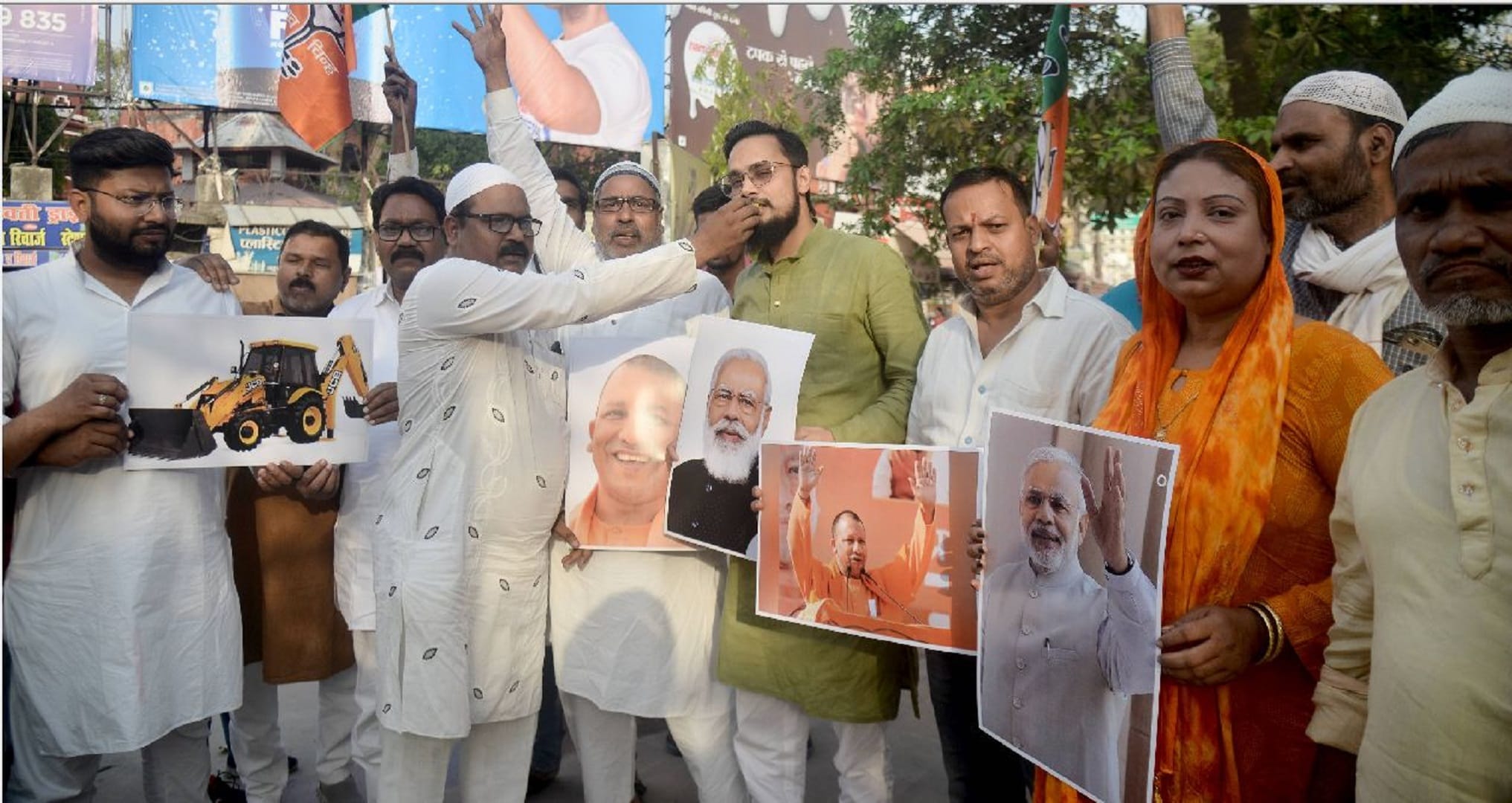 Celebrating the swearing-in of Yogi government in Kashi, Fireworks in Baba Dham made Diwali feel