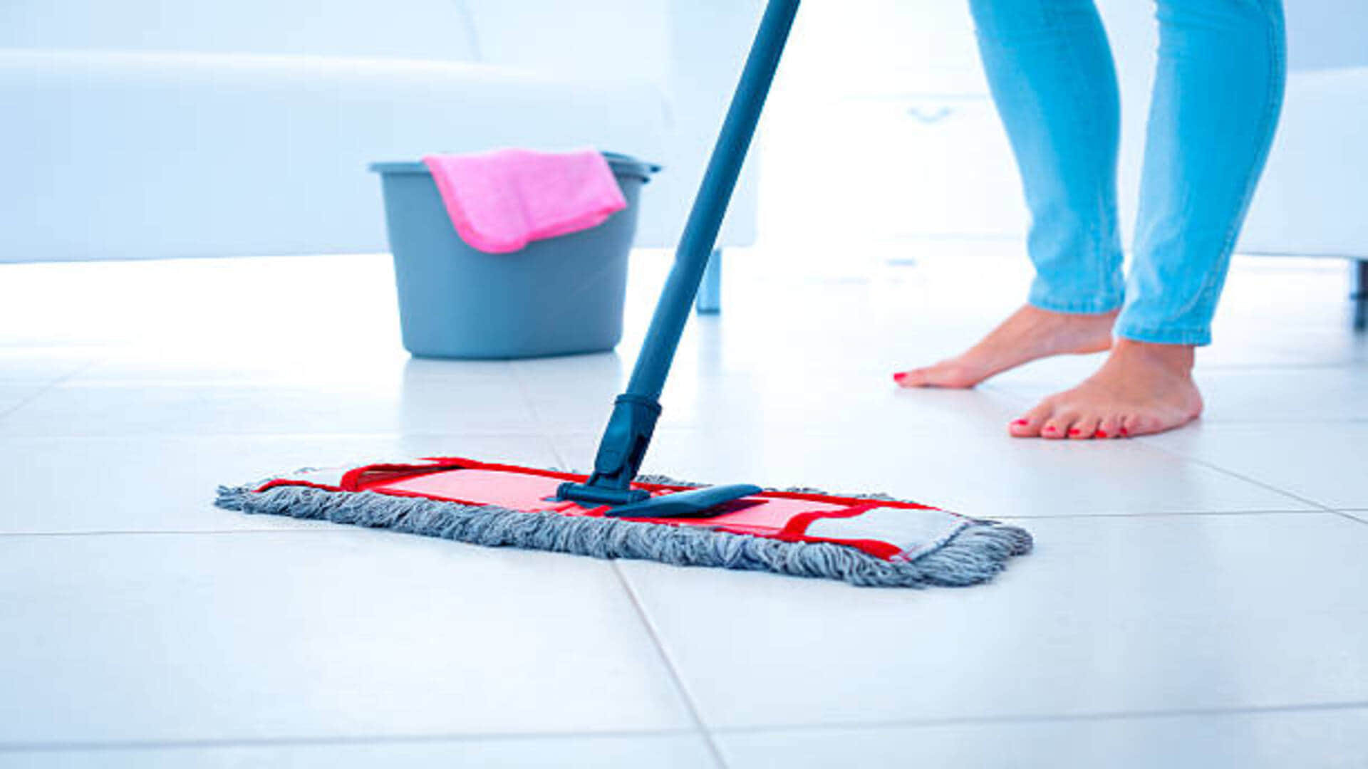 Vastu Tips for home Negative energy of house will be removed by wiping salt