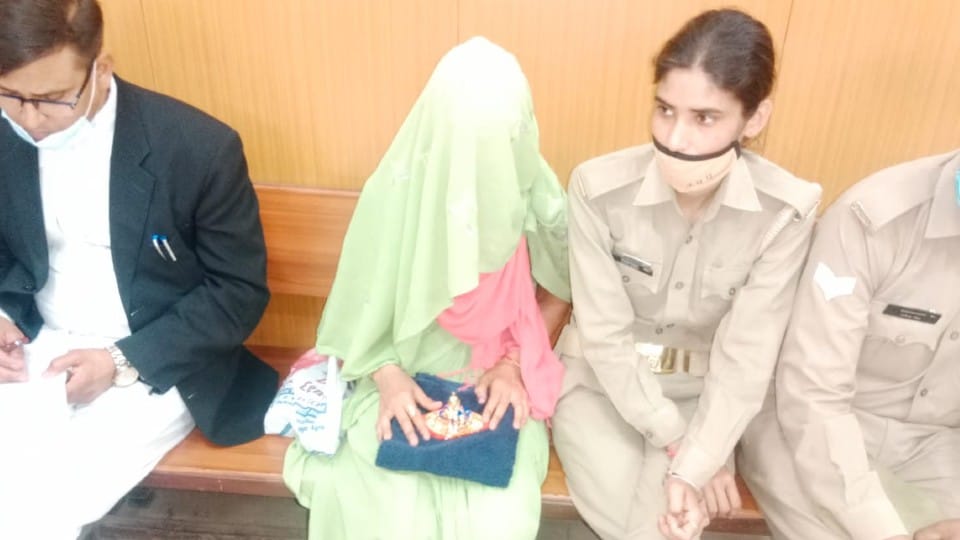 dowry murder accused Radha appeared in court with Laddoo Gopal in Agra