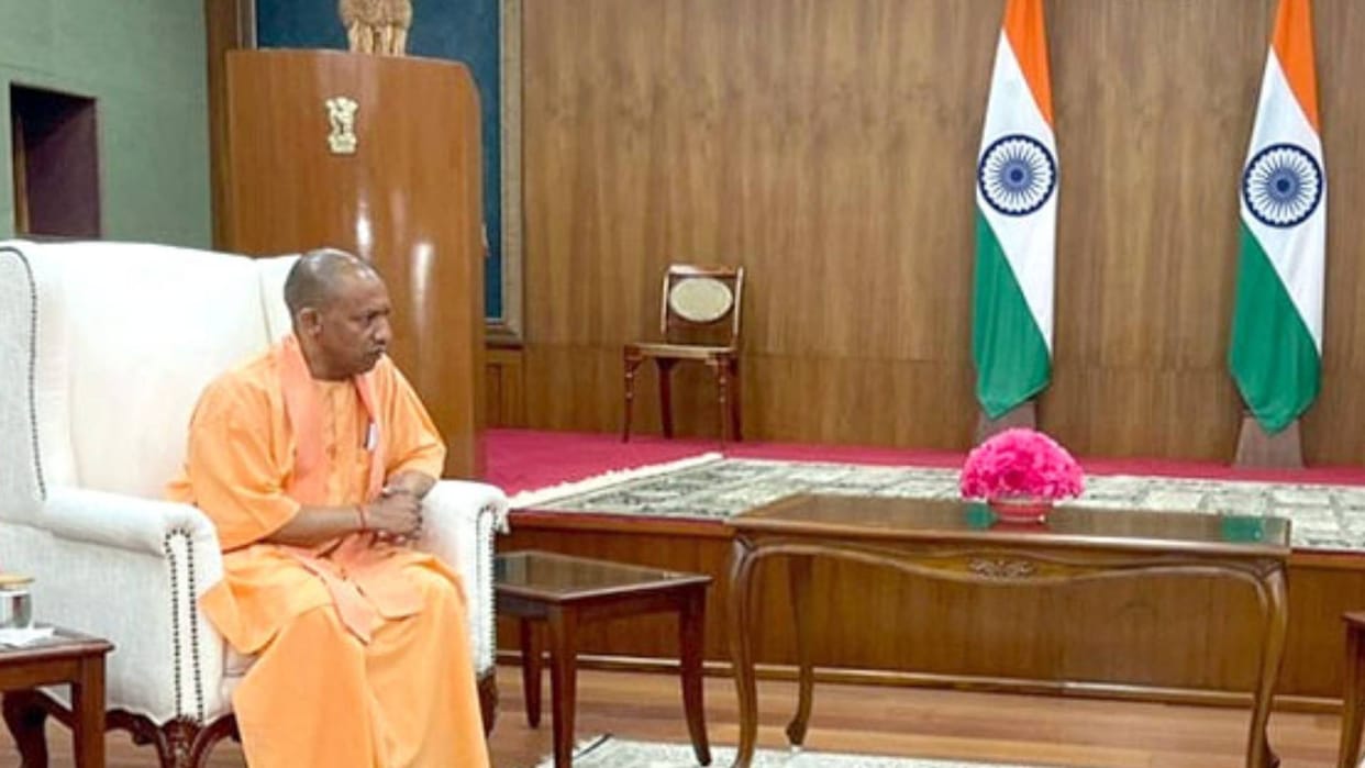 up cm swearing ceremony three mla of Agra called to Chief Minister residence