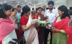 फोटो-41-छह माह के बच्चे का अन्नप्राशन करातीं एडीएम वंदना त्रिवेदी व अन्य