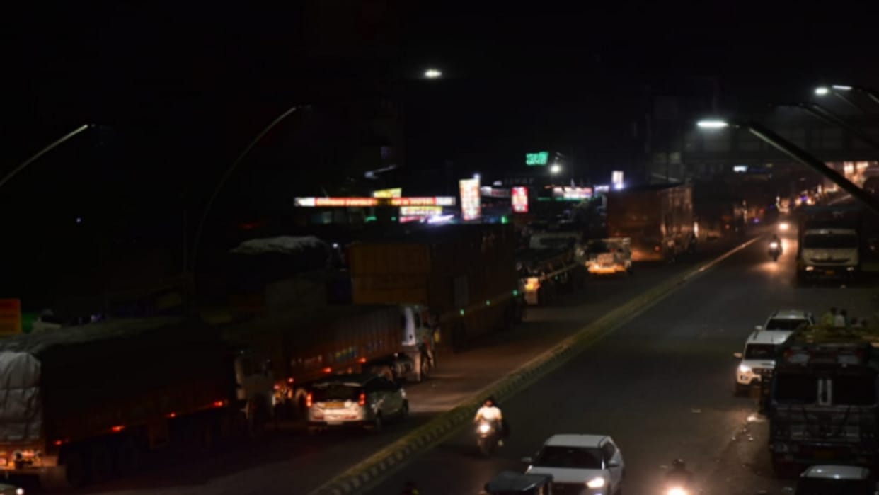 up news : After swearing in Lucknow-Agra Expressway jammed in return
