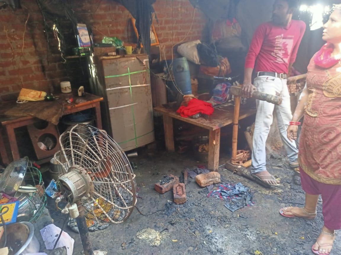 House fire due to short circuit, loss of lakhs