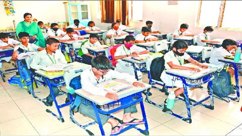 DPS issued a decree to conduct classes till 19 June Parents will complain to DM Agra 