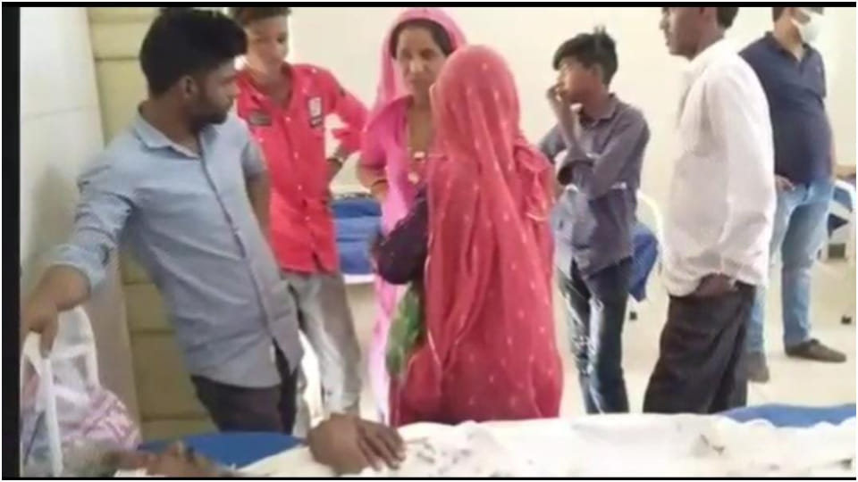 Bees attack on funeral procession in nagaur one dead