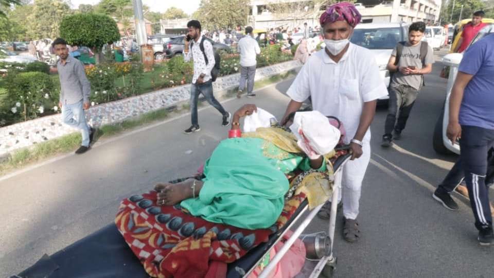Patients were seen helpless in the strike treatment without returning