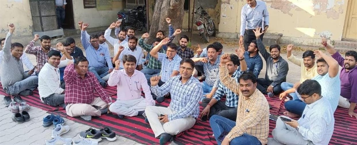Junior Engineers of Electricity Department staged a sit-in